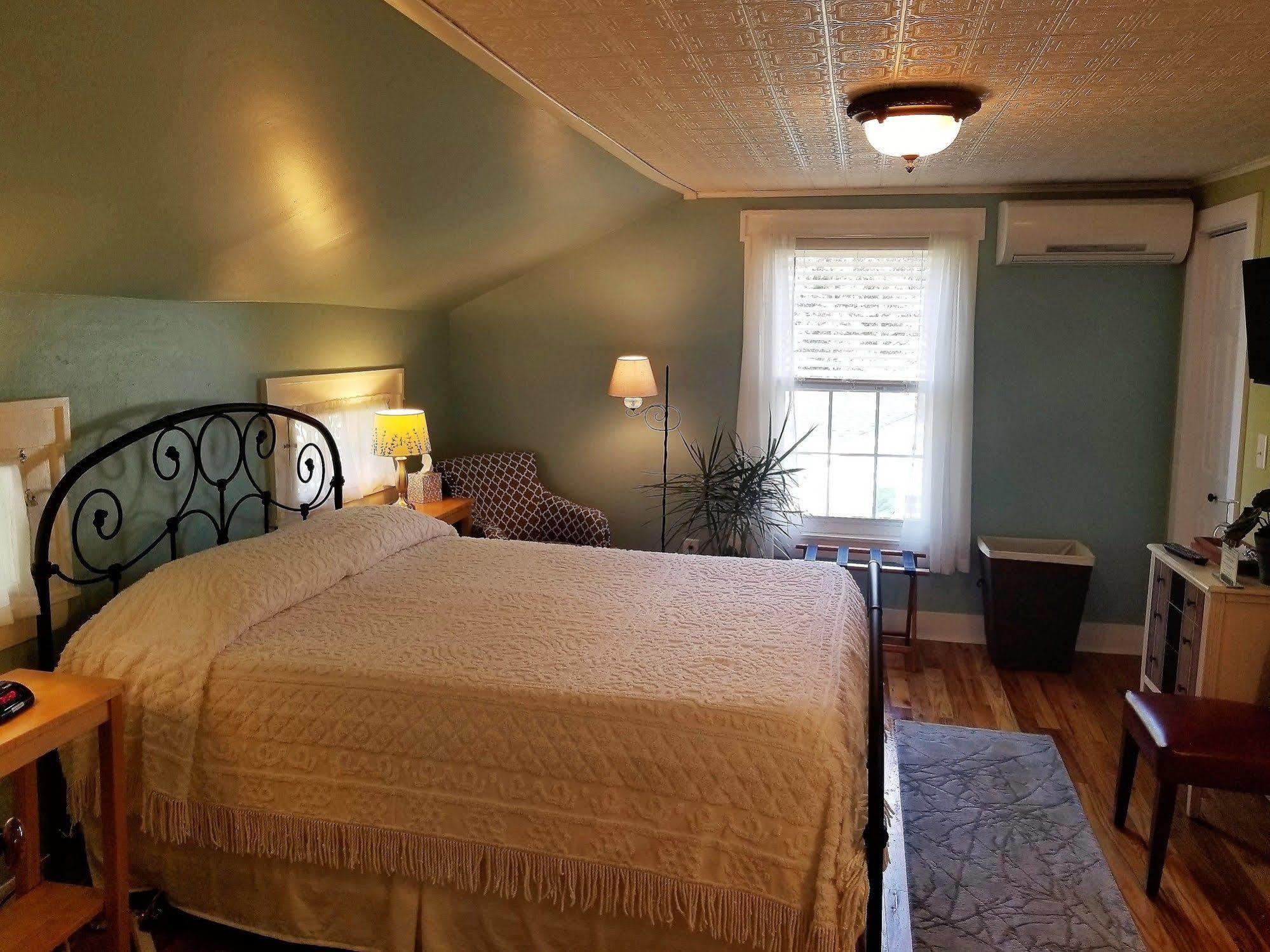 The Blackberry Inn Bed & Breakfast Watkins Glen Exterior foto
